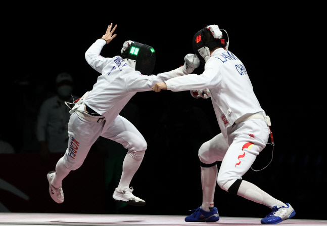 펜싱 에페男 단체, 중국 꺾고 동메달...역대 첫 올림픽 메달 [2020도쿄]