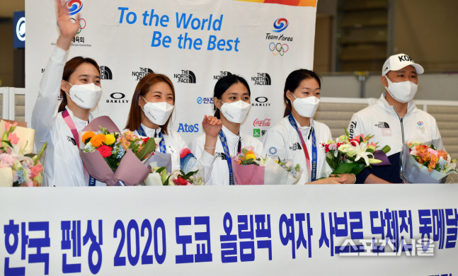 포토타임 펜싱 여자 대표팀, 동메달도 기분좋다![포토]