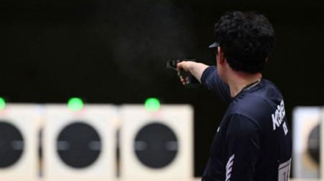 사격 한대윤, 25m 속사권총 결선진출...사격 두번째 메달 저격[2020도쿄]