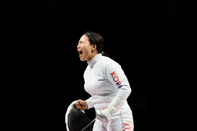 펜싱 은메달 강영미, 12일 KIA-한화전 시구