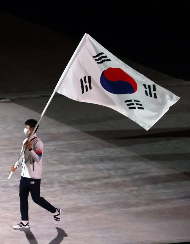 [올림픽] 폐막식 기수 전웅태