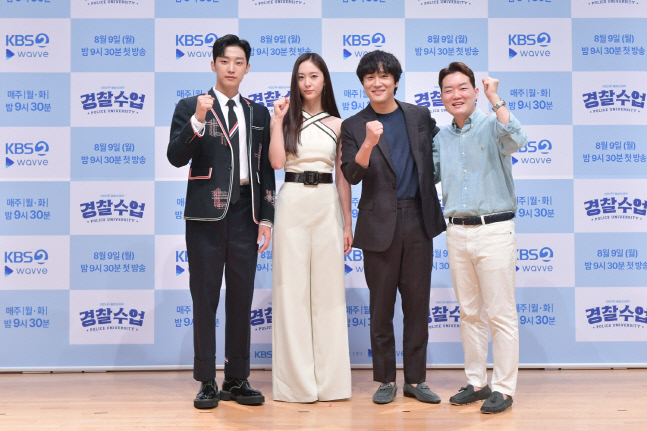 "10% ↑, 제복입고 핫섬머" 차태현·진영·정수정 '경찰수업' 출격[종합]