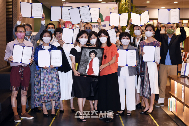 플러스잉 대표모델 이주연, "참가자들이 너무 기뻐하네요"[포토]