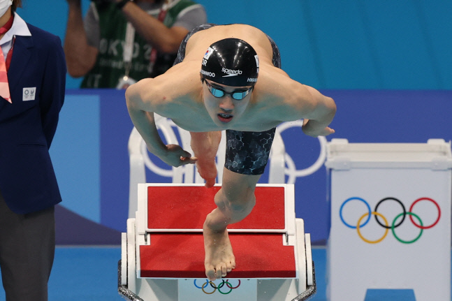 [올림픽] 출발하는 황선우<YONHAP NO-2371>