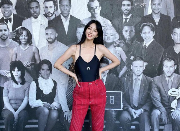 '요즘 대세' 수영복으로 믹스 매치한 한예슬의 패션[★SNS]