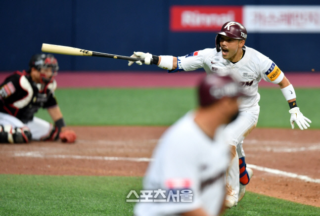 [포토]8회말 역전타 이용규, 끝날때까지 안끝난겨!