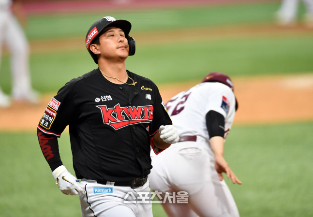 [포토]9회초 마지막 찬스 병살타 황재균.