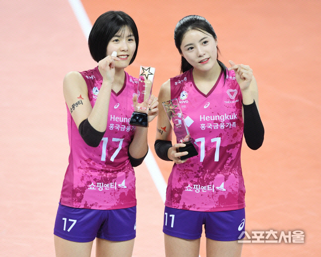 '그리스 이적설' 이재영-다영 쌍둥이, 9월 17일까지 등록 불가