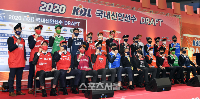 [포토]KBL 국내신인선수 드래프트, 이제 프로선수!