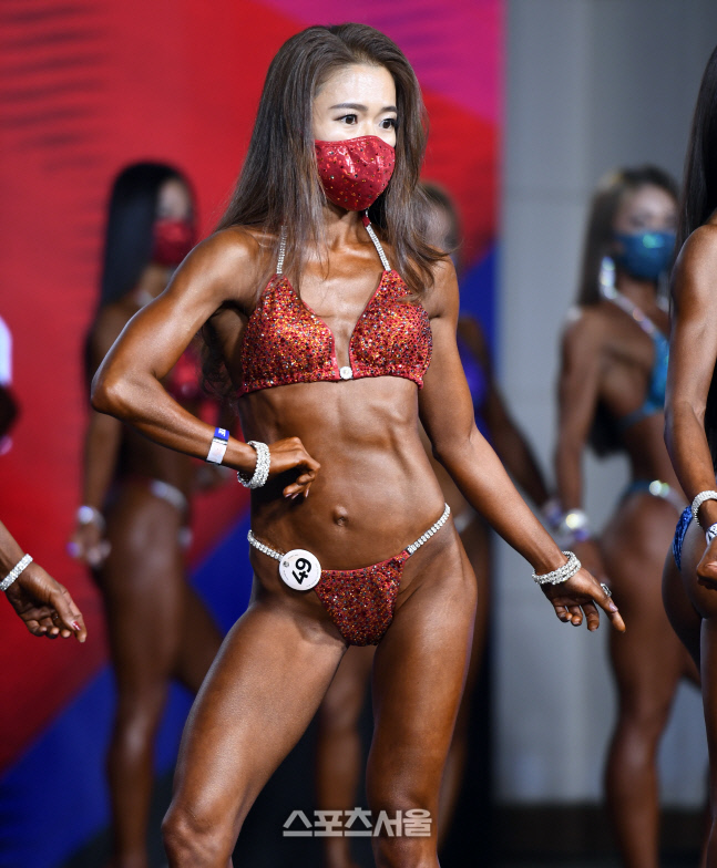 [포토]레드비키니의 한경원, "너무 예쁘죠"(김준호 클래식)