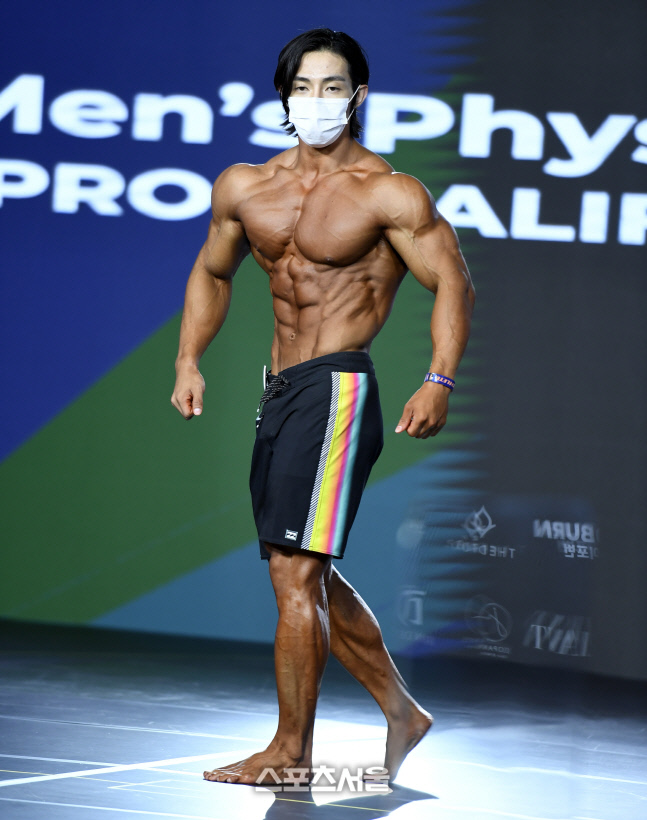 [포토]피지크 그랑프리 김영규, IFBB 프로카드도 내 꺼!(김준호 클래식)