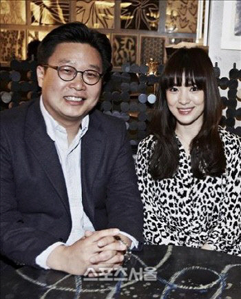 송혜교·서경덕, 광복절 맞아 '뉴욕 독립운동 역사 안내서' 기증[공식]