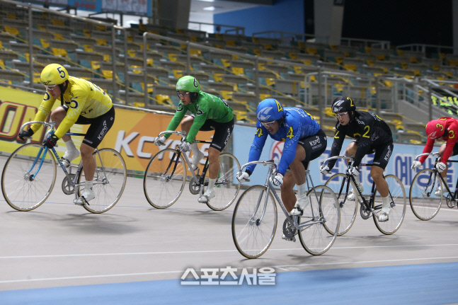 1-2 광명스피돔 경륜 경주장면