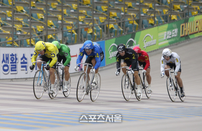 1-1 광명스피돔 경륜 경주장면