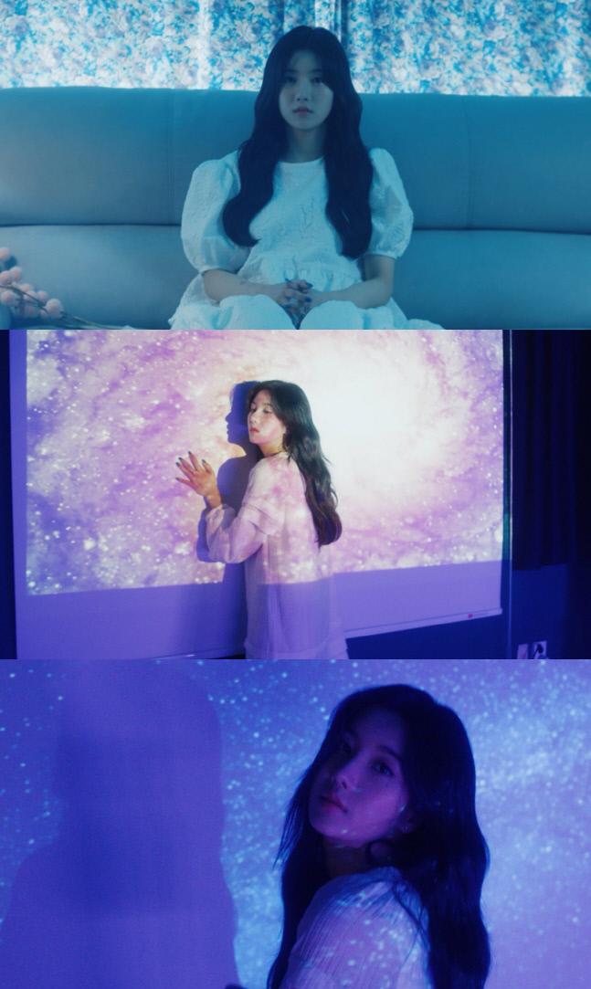 '아이즈원 첫 솔로' 권은비, 'Blue eyes' 속 몽황적 무드