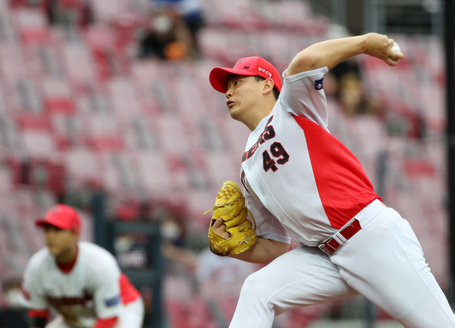 윌리엄스 감독 "김유신의 호투, 구속보다 제구력의 중요성을 보여줬다"