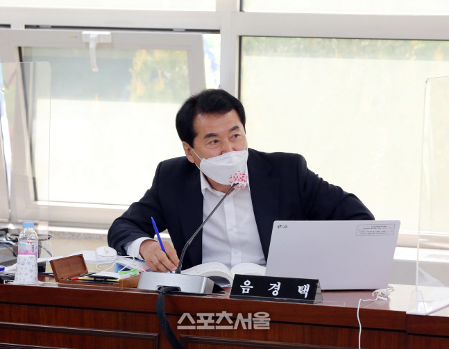 안양시의회 음경택 "한반도기 게양 사실왜곡 최대호 사과하라"