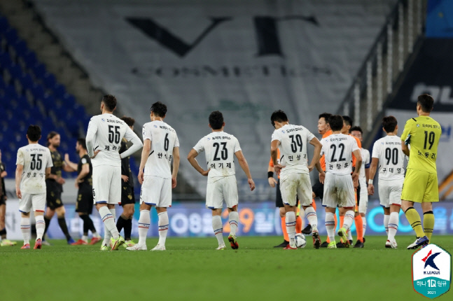 김건희에 정상빈도 이탈…이기지 못하는 수원, 후반기 최대 위기