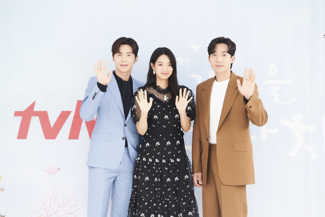 '갯마을 차차차' 신민아X김선호 보조개 커플 탄생…'바다내음' 힐링로맨스[종합]