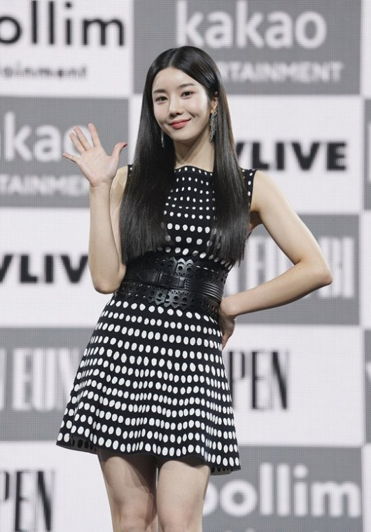 "아이즈원 멤버들 응원 고마워" 권은비, '도어'로 빛나는 솔로 데뷔[종합]