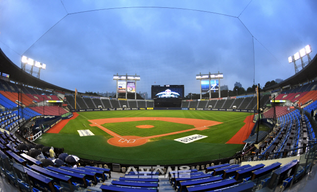 [포토]우천 지연되는 두산-한한전