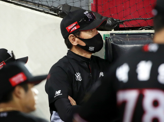 '위닝 확보' 이강철 감독 "황재균과 강백호가 경기를 지배했다"