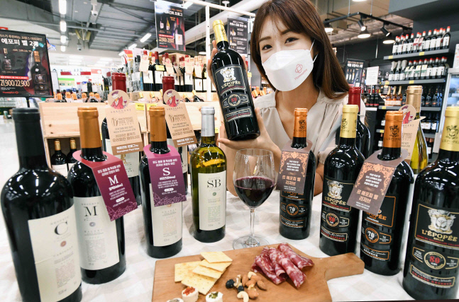 홈술.혼술 바람타고 와인 향기 솔솔… 와인 수입, 맥주 넘어서