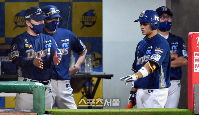 NC 이동욱 감독 '나도 책임' 징계 자청...박석민은 50경기 자체징계 '내년초도 못 뛴다'