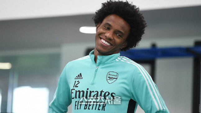 윌리안 아스널 팬들에게 사과..."내게 이런 일이 일어날 줄 몰랐다"