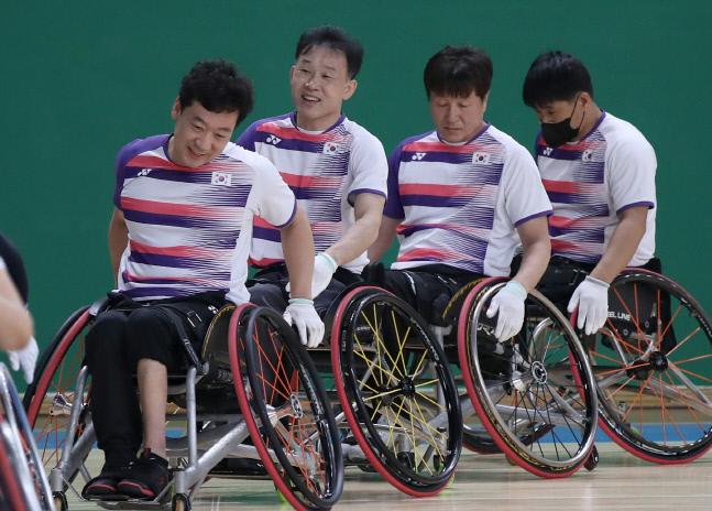 [도쿄패럴림픽]첫 선 보인 배드민턴, 韓대표팀 승리로 출발
