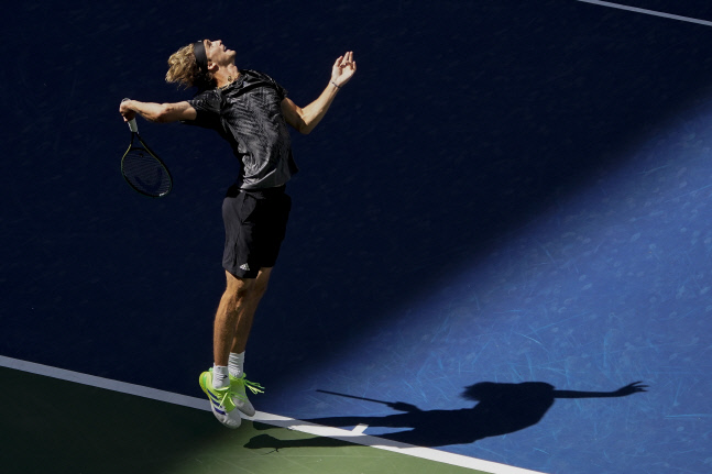 츠베레프의 서브