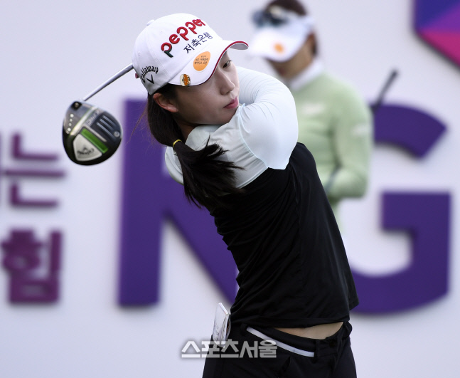 레이디스오픈에서 홀인원을 작성한 지수진, "공아, 공아 쏙 들어가렴!"[포토]