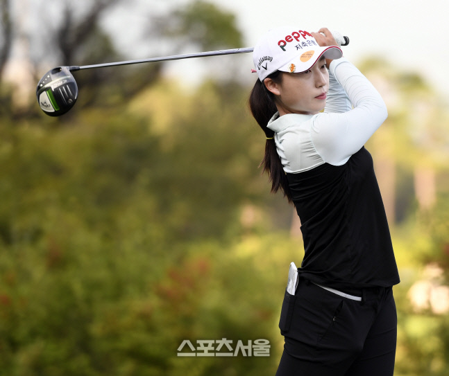 지수진, '2021 KG.이데일리 레이디스 오픈' 1라운드에서 '덩크샷 홀인원' 기록해