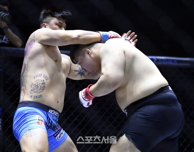 류기훈에게 리벤지한 배동현, "기쁘지만 사커킥을 사용해 사과하고 싶다"