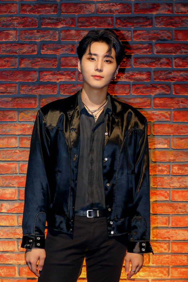 "내 마음 담았다" 입대 앞둔 DAY6 영케이, 6년 내공 집약한 '이터널'[종합]