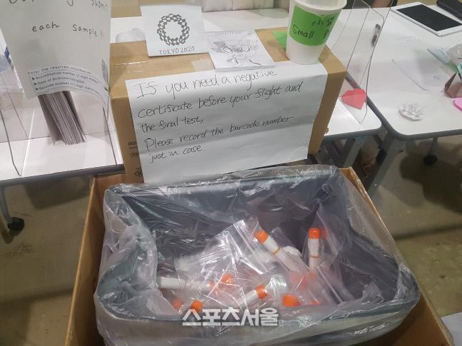 [SS비하인드] 도쿄조직위, 코로나 양성자에게 "알아서 귀가해"