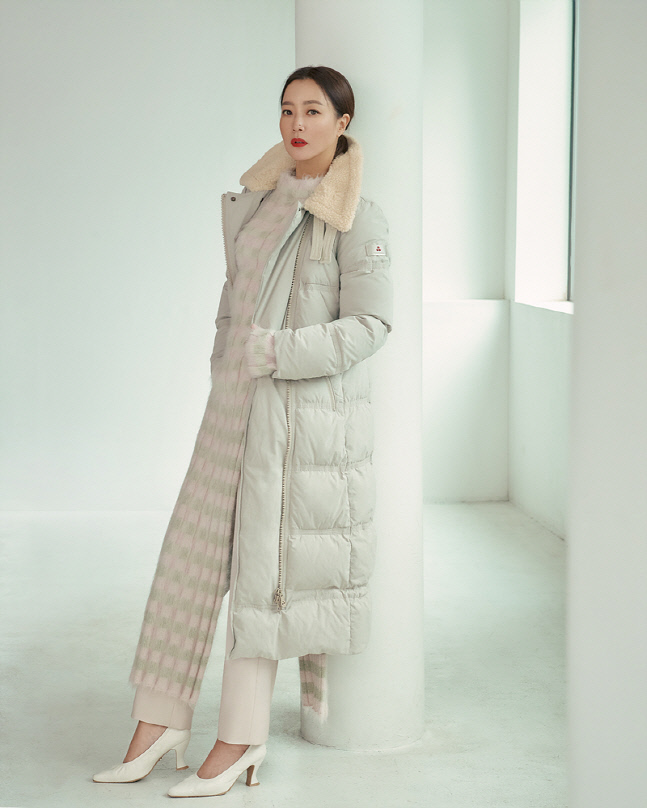 김희선, '불면'의 미모…미리 보는 겨울 패션[★화보]