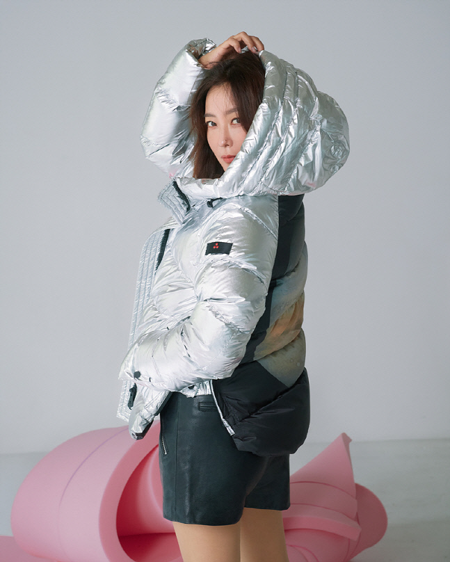 [화보] 김희선, ‘불변’의 미모… 미리 보는 겨울 패션 (2)