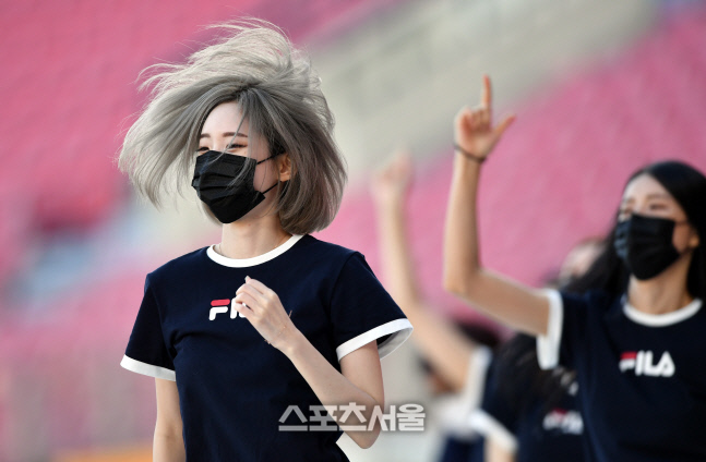 '팀 완봉이 머지않았다!' 두산 치어리더[포토]