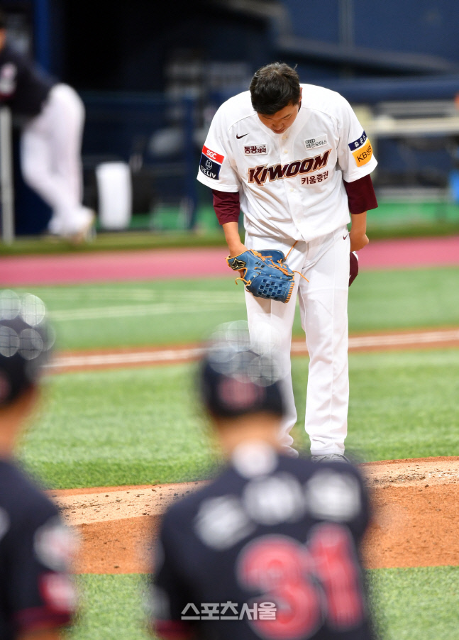 손아섭에 사과하는 윤정현[포토]