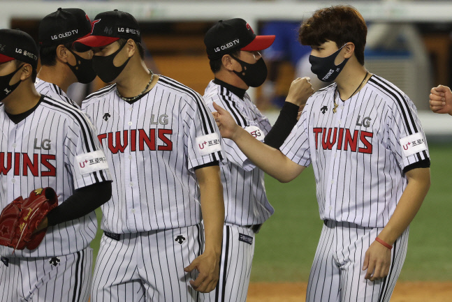 막바지 승부처 선언 LG 류지현 감독 "불펜 비축 10월에 효과 있을 것"