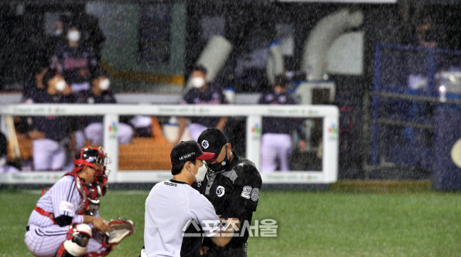 폭우에 응급조치 받는 원현식 구심[포토]