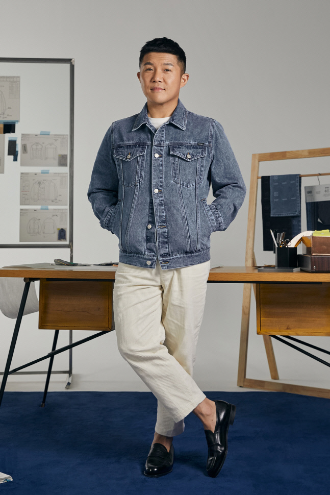 코오롱FnC, 조세호와 손잡고 평균 체형 남성복 ‘아모프레’ 본격 확장