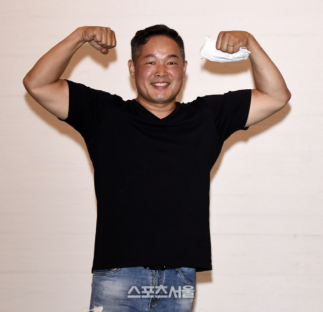 제주도에서 맥스큐 표지모델 콘테스트를 진행한 김근범 대표, "제주 월정리 해변을 머슬비치로 만들겠다."