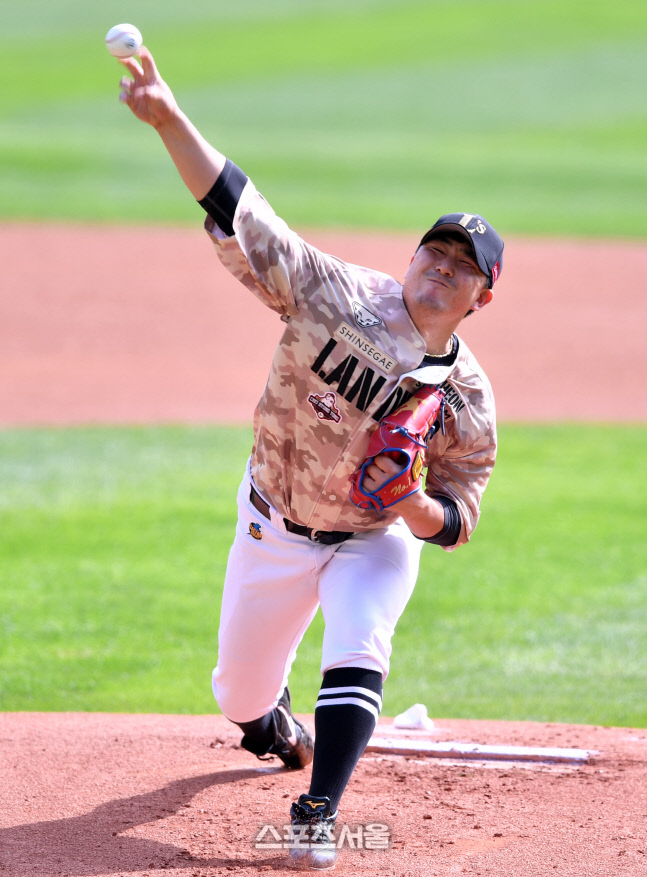 KT전 역투 SSG 조영우[포토]