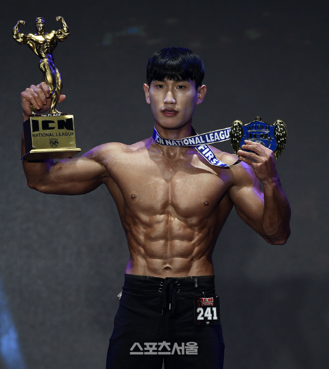 ICN 피지크 오픈 클래스1 우승 최성호, 식스팩이 완벽하 君! [포토]