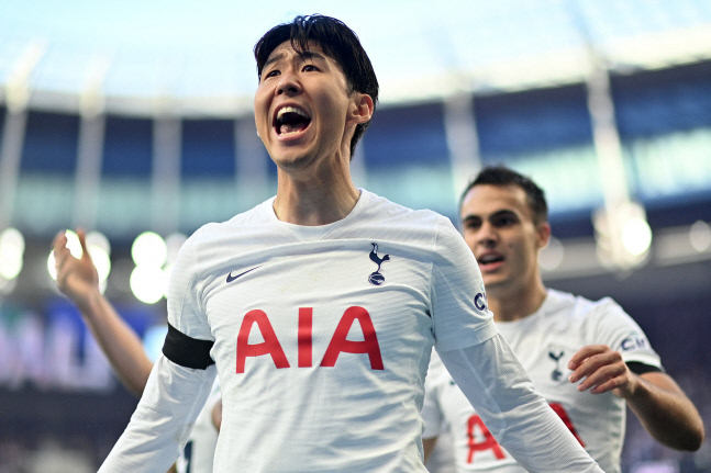 [현장리뷰]'손흥민 시즌 2호 AS' 토트넘, 빌라 2-1 꺾고 연패 탈출