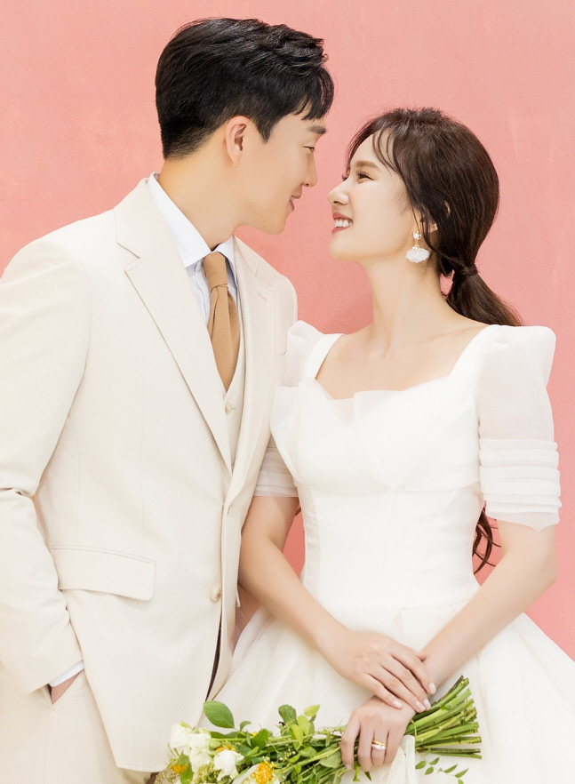 '가을의 신부' 써니힐 빛나 "승마장 정규직 근무 中, 내가 먼저 프로포즈해"[직격인터뷰]