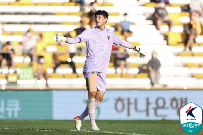 지옥과 천당 오간 포항 GK 이준 "3년이 헛되지 않았음을 증명하고 싶다"[인터뷰]