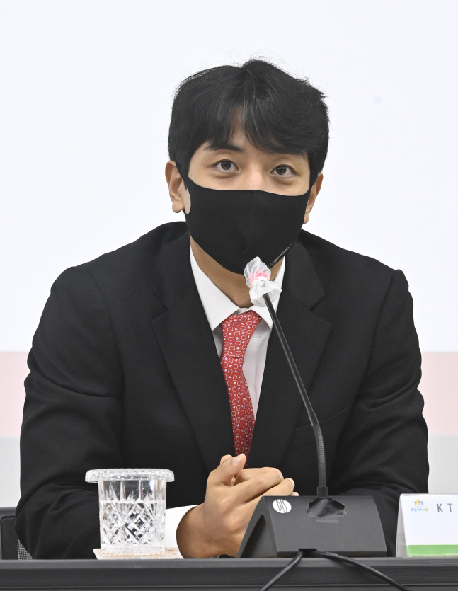 질의응답하는 KT소닉붐 허훈